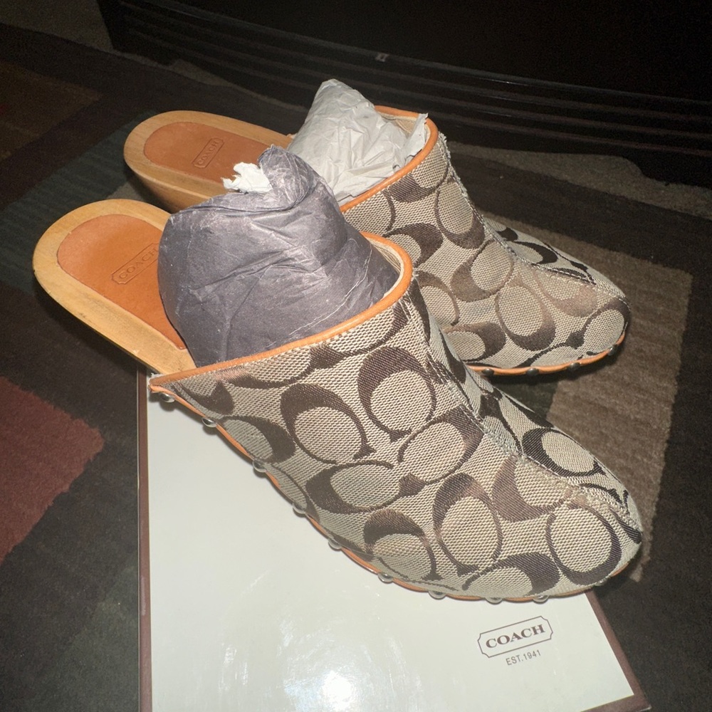 Women Size 9 Coach Signature Clogs